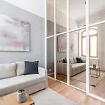 Lejlighed Historical Loft With Sauna & Free Parking, Hosts Up To 7 Guests