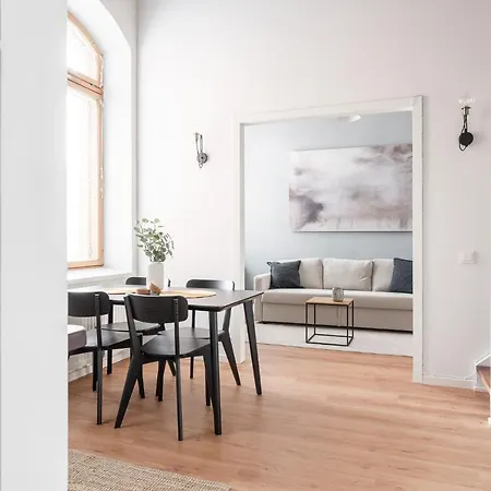 Historical Loft With Sauna & Free Parking, Hosts Up To 7 Guests 탐페레