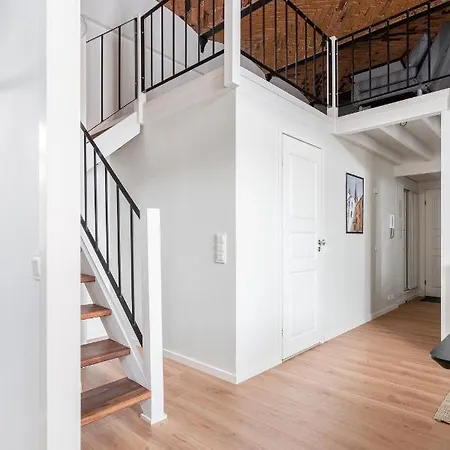 דירה Stylish Historical Loft With Sauna And Free Parking טמפרה